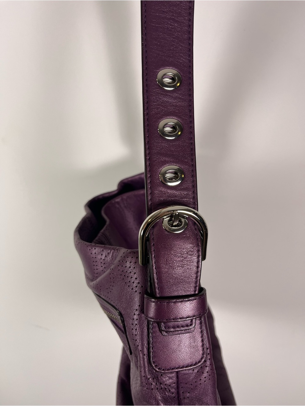 Coach Signature Perforated Plum Leather Shoulder Bag Hobo Logo Keychain - Picture 8 of 15
